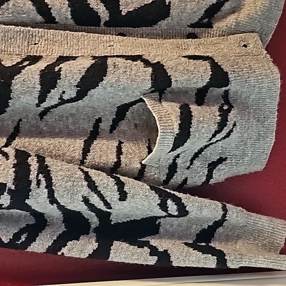 OTHER UK gray zebra cardigan - Picture 4 of 6